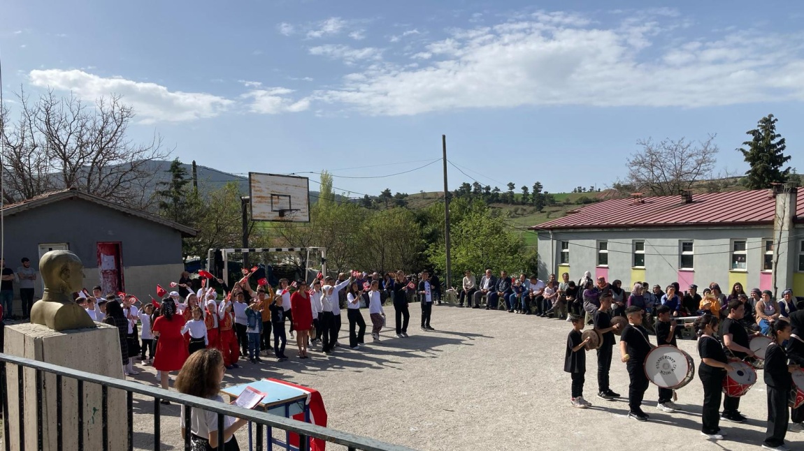 23 Nisan Ulusal Egemenlik ve Çocuk Bayramı okulumuzda çoşkuyla kutlandı.
